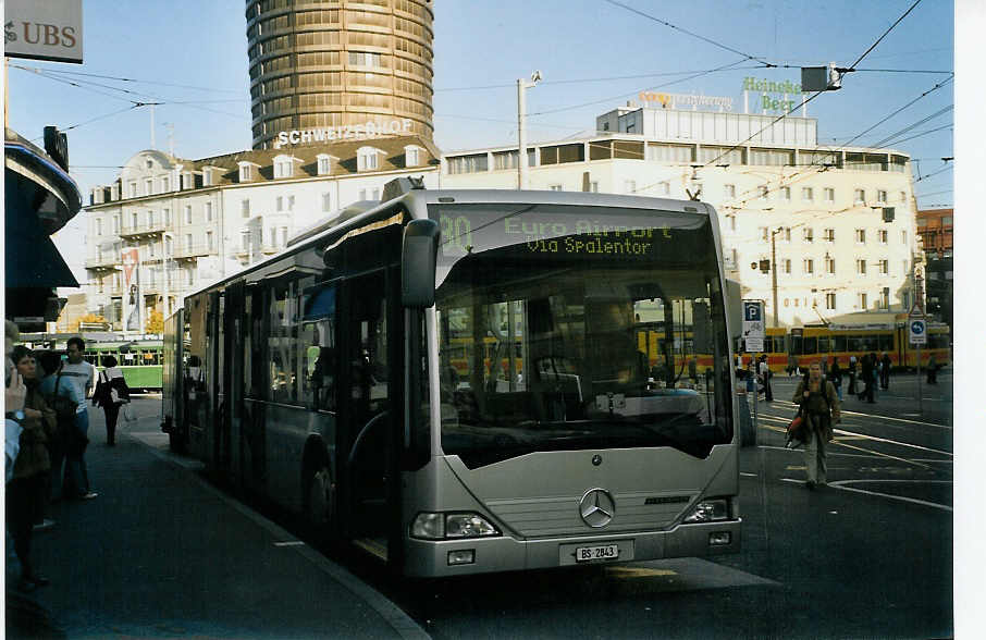 (072'326) - PostAuto Nordwestschweiz - BS 2843 - Mercedes (ex P 25'265) am 24. Oktober 2004 beim Bahnhof Basel