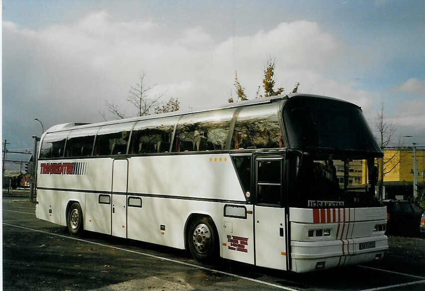 (072'619) - Aus Litauen: Transrentus - SKT 032 - Neoplan am 14. November 2004 in Thun, Seestrasse