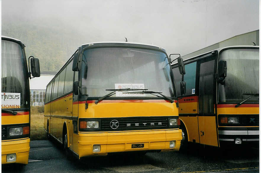 (072'723) - AutoPostale Ticino-Moesano - Setra (ex P 26'008) am 27. November 2004 in Biel, Rattinbus