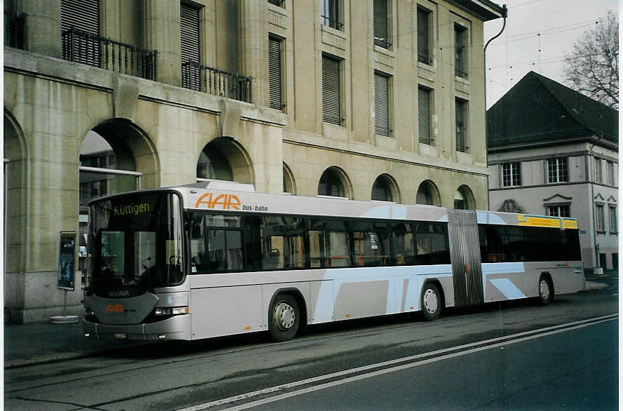 (072'736) - AAR bus+bahn, Aarau - Nr. 165/AG 430'322 - Scania/Hess am 27. November 2004 beim Bahnhof Aarau