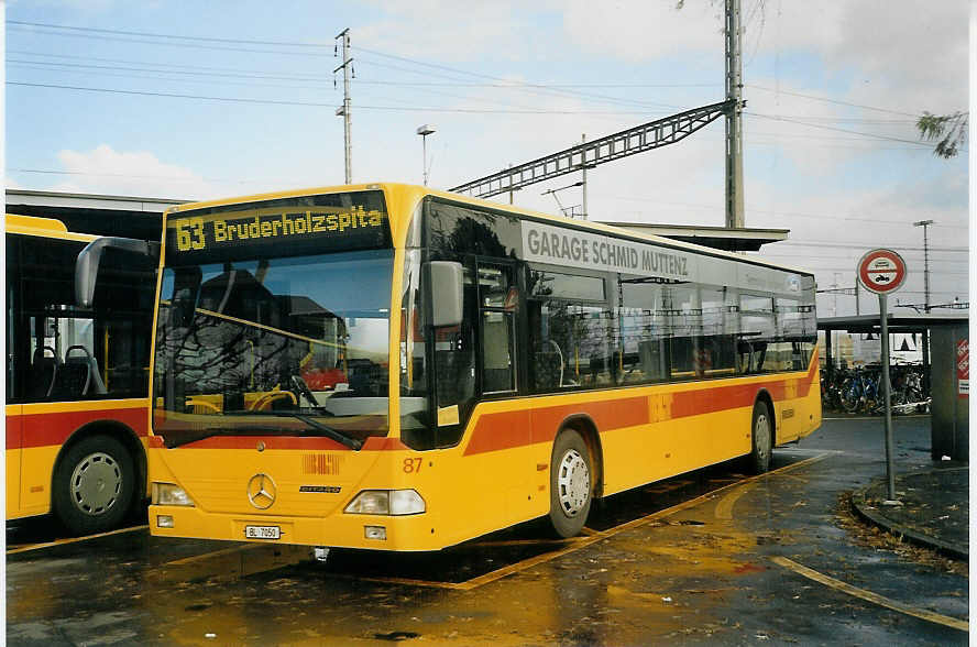 (072'807) - BLT Oberwil - Nr. 87/BL 7050 - Mercedes am 27. November 2004 beim Bahnhof Muttenz