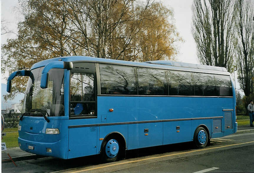 (072'814) - Bus-Service, Wdenswil - ZH 64'021 - BMC am 28. November 2004 in Thun, Lachen