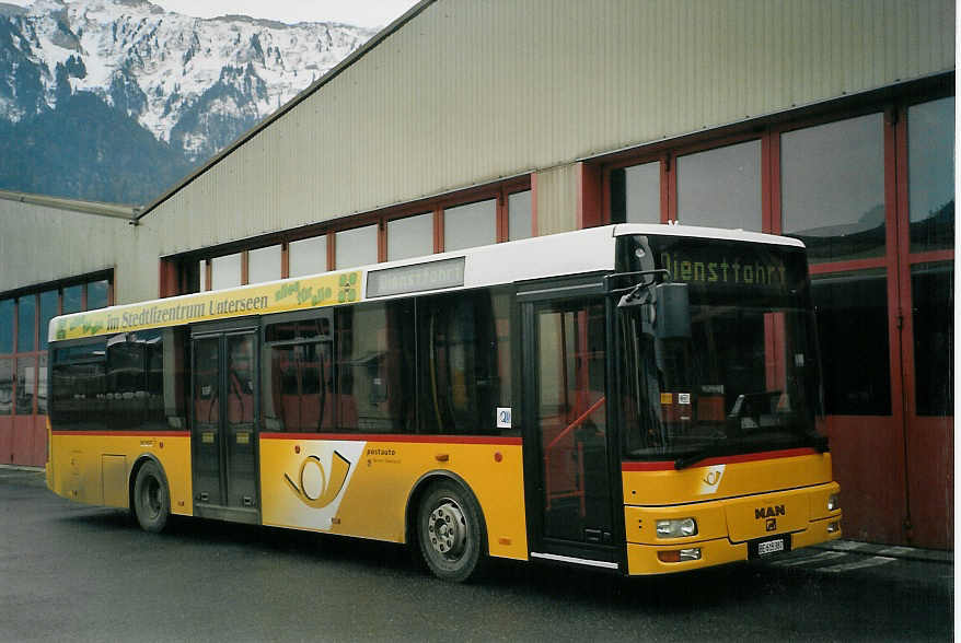 (072'821) - PostAuto Berner Oberland - BE 615'387 - MAN/Gppel (ex P 23'034) am 28. November 2004 in Interlaken, Garage