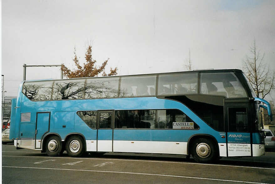 (072'915) - Fidjo, Oberglatt - ZH 114'540 - Volvo/Beulas am 7. Dezember 2004 in Thun, Seestrasse