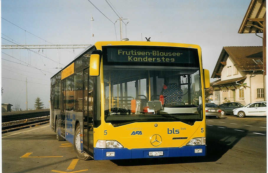 (073'227) - AFA Adelboden - Nr. 5/BE 26'705 - Mercedes am 12. Dezember 2004 beim Bahnhof Reichenbach