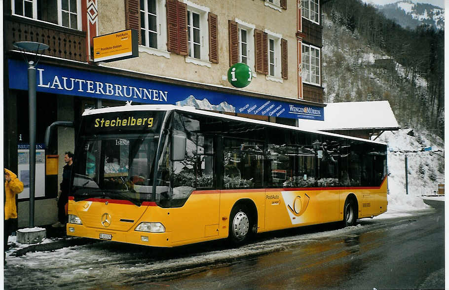 (073'305) - Schmocker, Stechelberg - Nr. 3/BE 203'025 - Mercedes am 18. Dezember 2004 in Lauterbrunnen, Postautostation