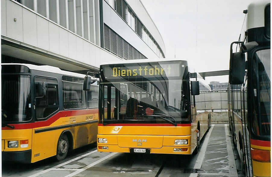 (073'324) - PostAuto Bern-Freiburg-Solothurn - Nr. 652/BE 601'342 - MAN am 20. Dezember 2004 in Bern, Postautostation