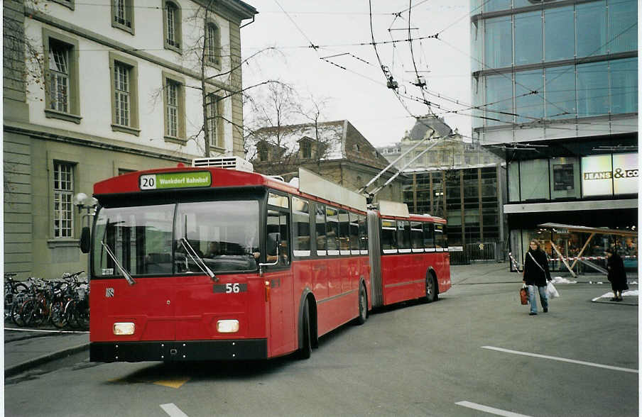 (073'331) - Bernmobil, Bern - Nr. 56 - FBW/Hess Gelenktrolleybus am 20. Dezember 2004 beim Bahnhof Bern