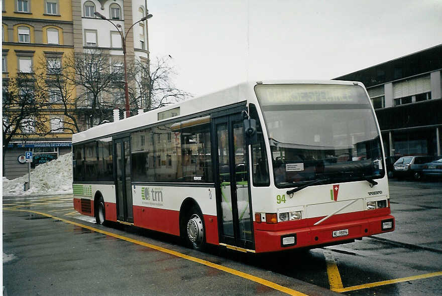 (073'517) - VR La Chaux-de-Fonds - Nr. 94/NE 98'894 - Volvo/Berkhof am 1. Januar 2005 beim Bahnhof La Chaux-de-Fonds