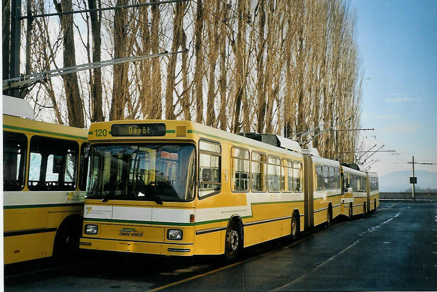 (073'528) - TN Neuchtel - Nr. 120 - NAW/Hess Gelenktrolleybus am 1. Januar 2005 in Neuchtel, Dpt