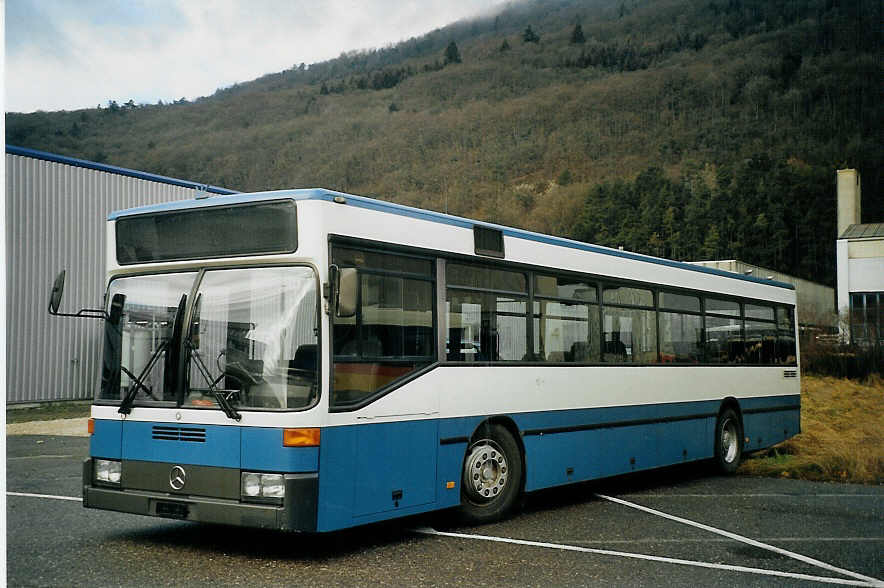(073'706) - Knpfel, Dinhard - Mercedes (ex VZO Grningen Nr. 58; ex Schneider, Meilen Nr. 11; ex VBZ Zrich Nr. 206) am 3. Januar 2005 in Biel, Rattinbus