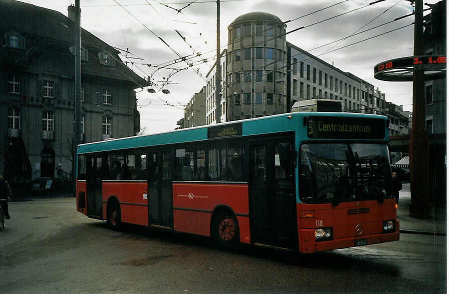 (073'715) - VB Biel - Nr. 118/BE 512'118 - Mercedes am 3. Januar 2005 in Biel, Zentralplatz