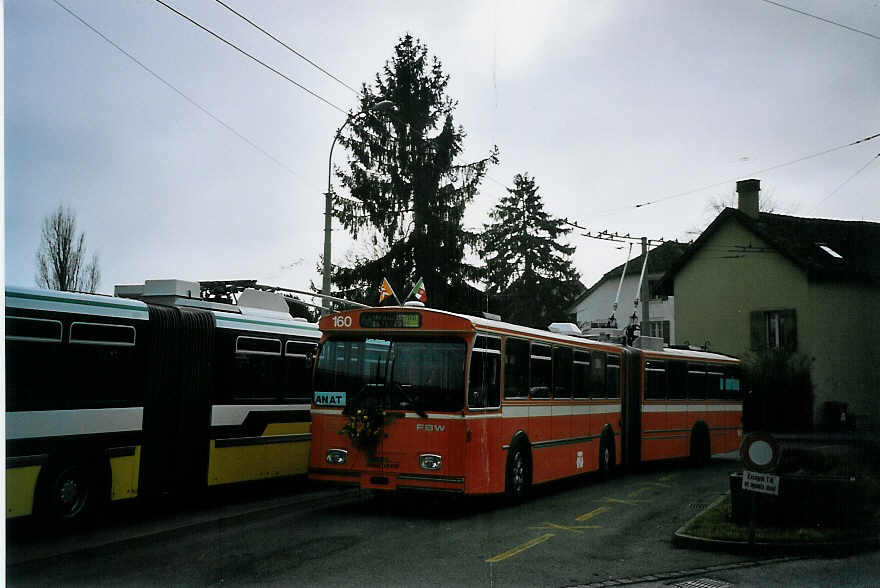(074'126) - TN Neuchtel - Nr. 160 - FBW/Hess Gelenktrolleybus (ex Nr. 60) am 16. Januar 2005 in Cormondrche, Trolleybus-Endstation