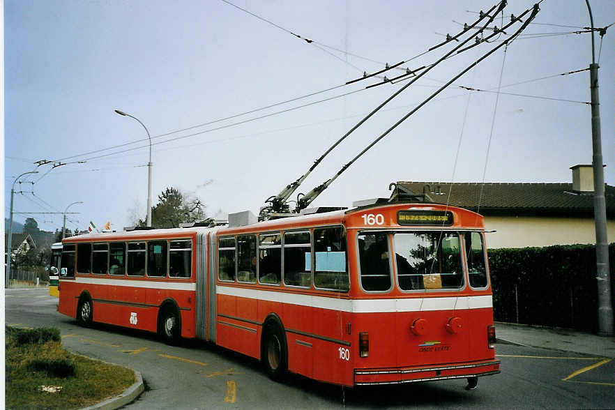 (074'127) - TN Neuchtel - Nr. 160 - FBW/Hess Gelenktrolleybus (ex Nr. 60) am 16. Januar 2005 in Cormondrche, Trolleybus-Endstation