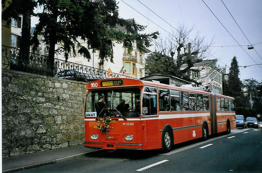 (074'135) - TN Neuchtel - Nr. 160 - FBW/Hess Gelenktrolleybus (ex Nr. 60) am 16. Januar 2005 in Neuchtel, Chaumire