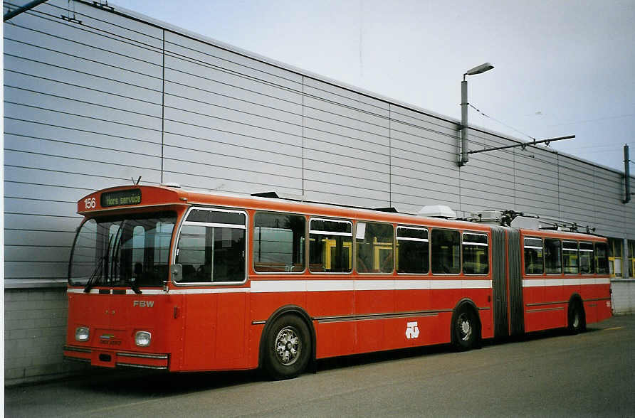 (074'236) - TN Neuchtel - Nr. 156 - FBW/Hess Gelenktrolleybus (ex Nr. 56) am 16. Januar 2005 in Marin, Dpt