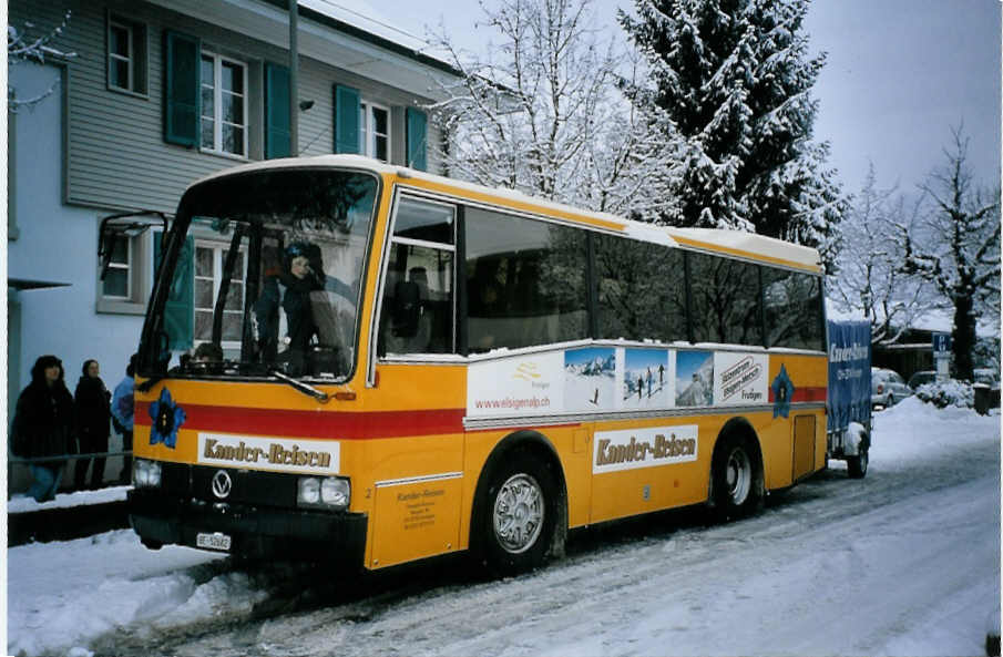 (074'325) - Kander-Reisen, Frutigen - Nr. 2/BE 52'682 - Vetter (ex AVG Grindelwald Nr. 23) am 24. Januar 2005 in Thun, Lerchenfeld, Langestrasse
