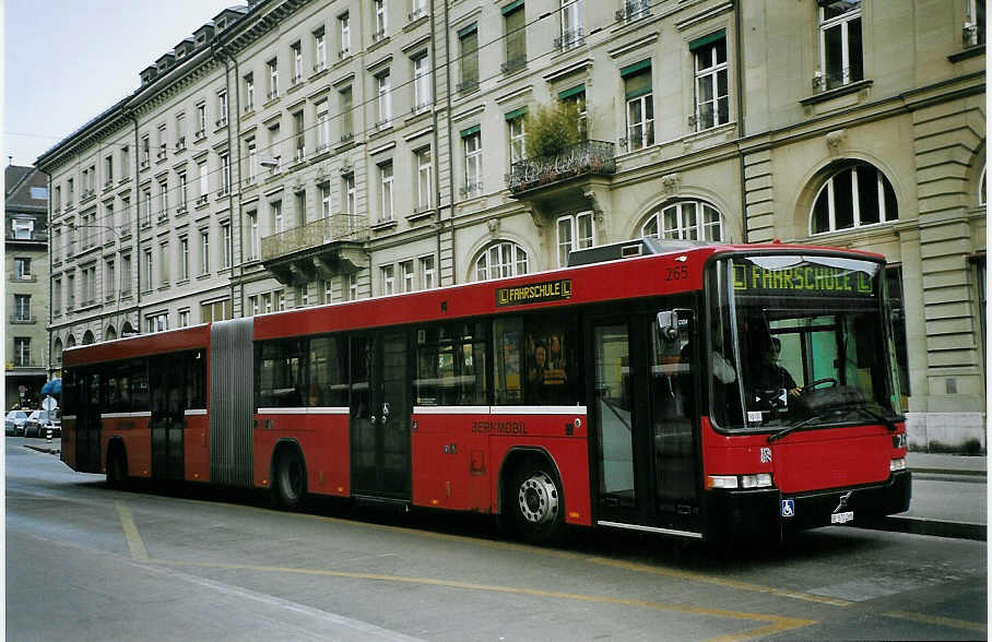 (074'434) - Bernmobil, Bern - Nr. 265/BE 572'265 - Volvo/Hess am 10. Februar 2005 beim Bahnhof Bern