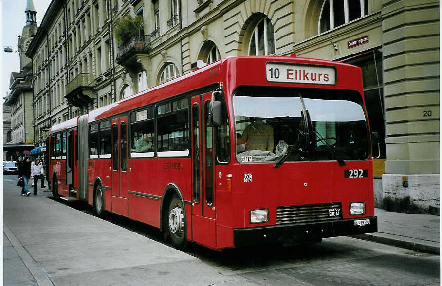 (074'435) - Bernmobil, Bern - Nr. 292/BE 419'292 - Volvo/R&J-Hess-Gangloff am 10. Februar 2005 beim Bahnhof Bern