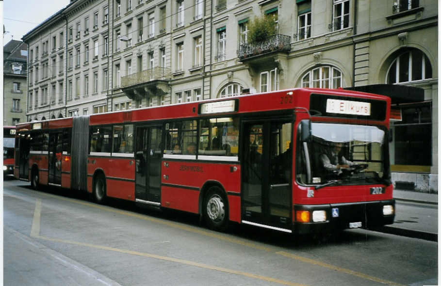 (074'518) - Brnmobil, Bern - Nr. 202/BE 500'202 - MAN am 10. Februar 2005 beim Bahnhof Bern