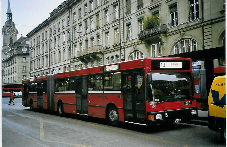 (074'520) - Bernmobil, Bern - Nr. 206/BE 500'206 - MAN am 10. Februar 2005 beim Bahnhof Bern