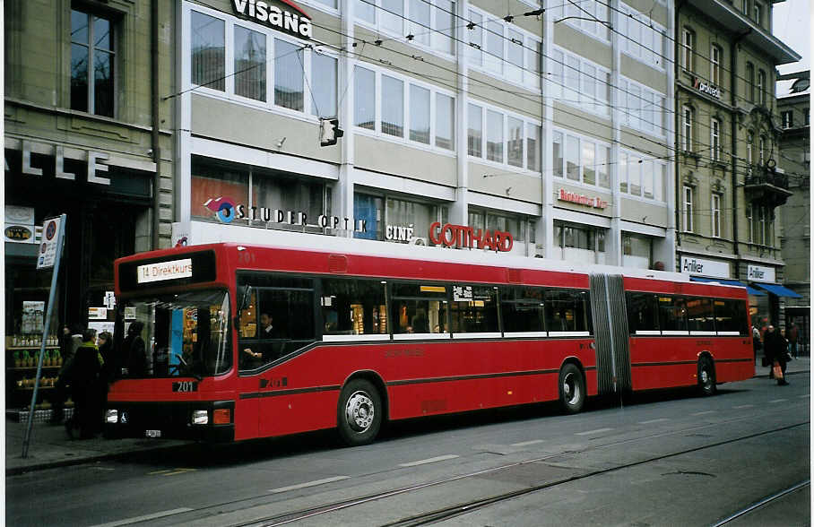 (074'525) - Bernmobil, Bern - Nr. 201/BE 500'201 - MAN am 10. Februar 2005 beim Bahnhof Bern