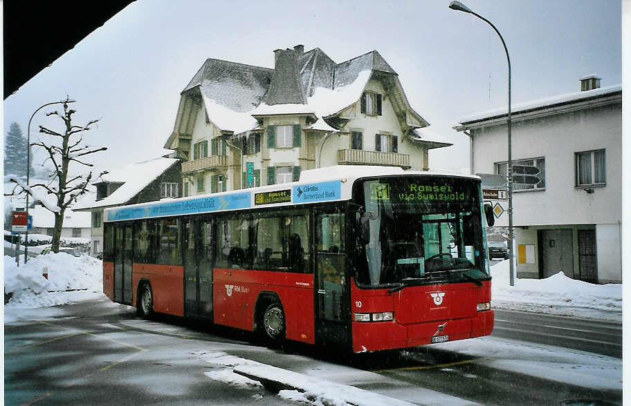 (074'806) - AAGK Koppigen - Nr. 10/BE 577'570 - Volvo/Hess am 21. Februar 2005 beim Bahnhof Grnen-Sumiswald