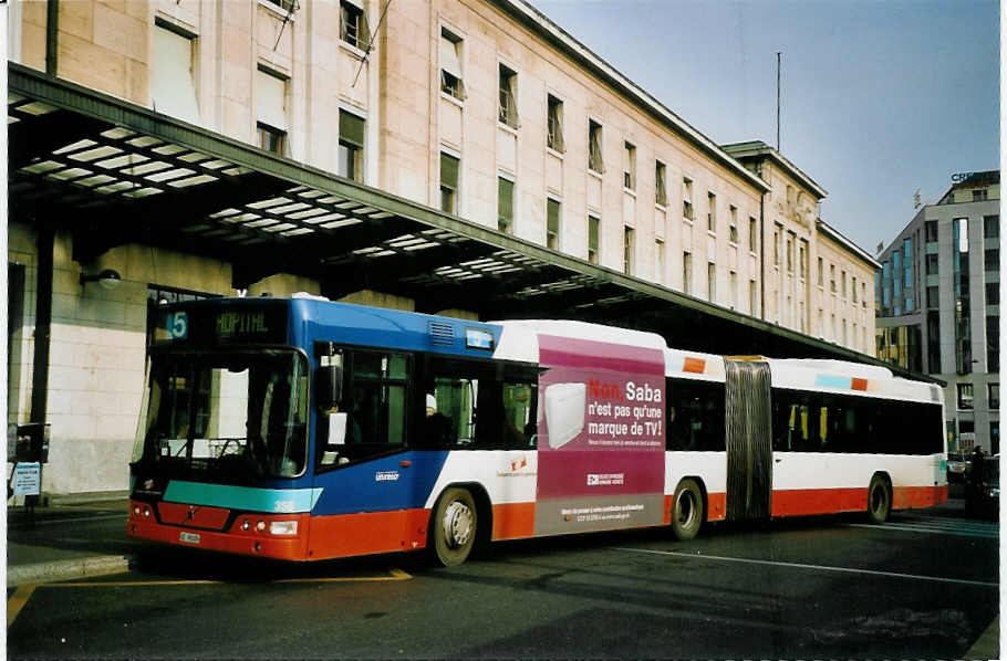 (074'835) - TPG Genve - Nr. 358/GE 96'165 - Volvo am 24. Februar 2005 beim Bahnhof Genve