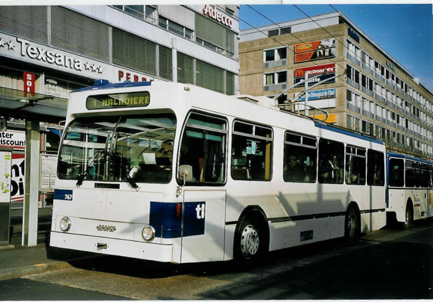 (075'104) - TL Lausanne - Nr. 767 - NAW/Lauber Trolleybus am 24. Februar 2005 beim Bahnhof Lausanne