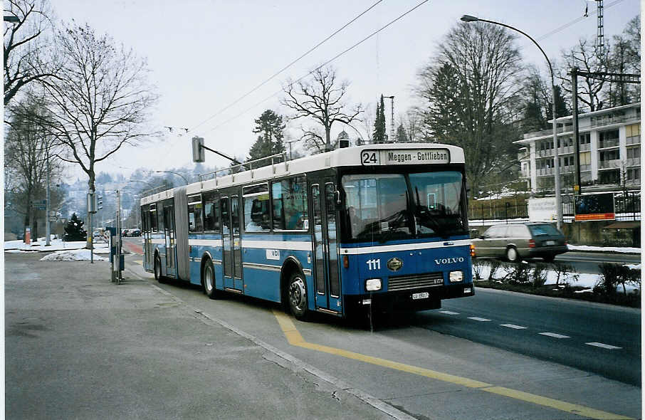 (075'314) - VBL Luzern - Nr. 111/LU 15'017 - Volvo/R&J am 25. Februar 2005 in Luzern, Verkehrshaus