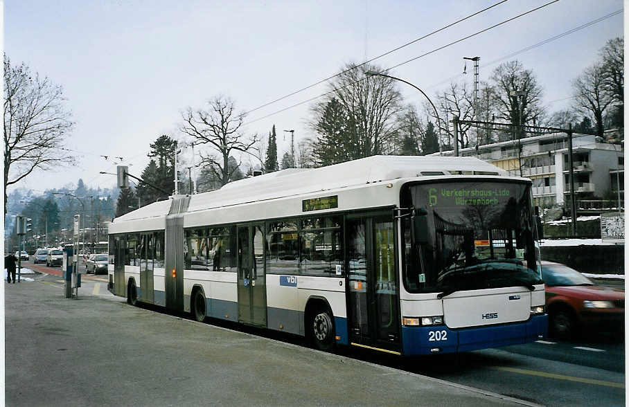 (075'317) - VBL Luzern - Nr. 202 - Hess/Hess Gelenktrolleybus am 25. Februar 2005 in Luzern, Verkehrshaus