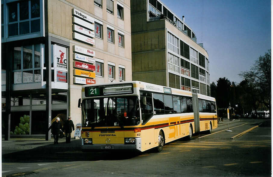 (075'330) - STI Thun - Nr. 63/BE 433'663 - Mercedes am 26. Februar 2005 beim Bahnhof Thun