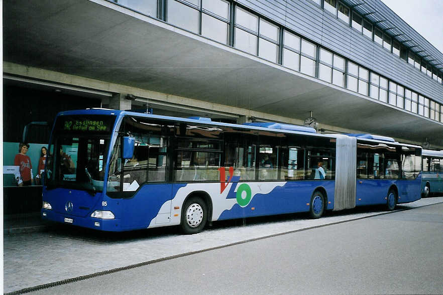 (075'830) - VZO Grningen - Nr. 65/ZH 494'065 - Mercedes am 31. Mrz 2005 beim Bahnhof Uster