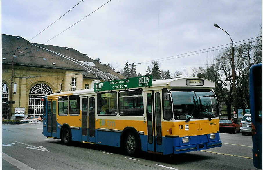(076'236) - TC La Chaux-de-Fonds - Nr. 108 - FBW/Hess-Haag Trolleybus am 23. April 2005 beim Bahnhof La Chaux-de-Fonds