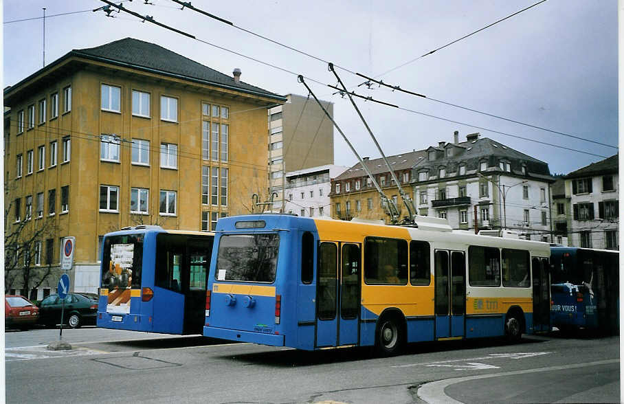 (076'304) - TC La Chaux-de-Fonds - Nr. 111 - NAW/Hess Trolleybus am 23. April 2005 beim Bahnhof La Chaux-de-Fonds