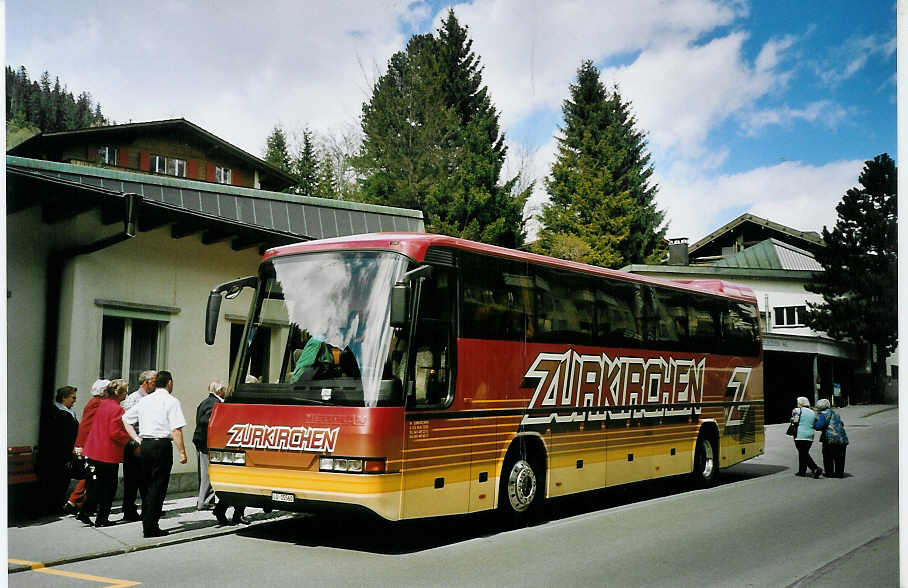 (076'517) - Zurkirchen, Malters - LU 15'560 - Neoplan am 8. Mai 2005 beim Autobahnhof Adelboden