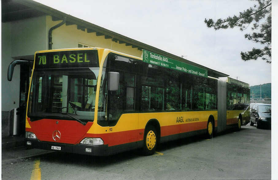 (077'317) - AAGL Liestal - Nr. 93/BL 7343 - Mercedes am 5. Juni 2005 beim Bahnhof Liestal