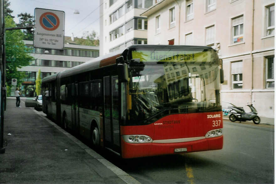 (077'521) - SW Winterthur - Nr. 337/ZH 730'337 - Solaris am 18. Juni 2005 beim Hauptbahnhof Winterthur