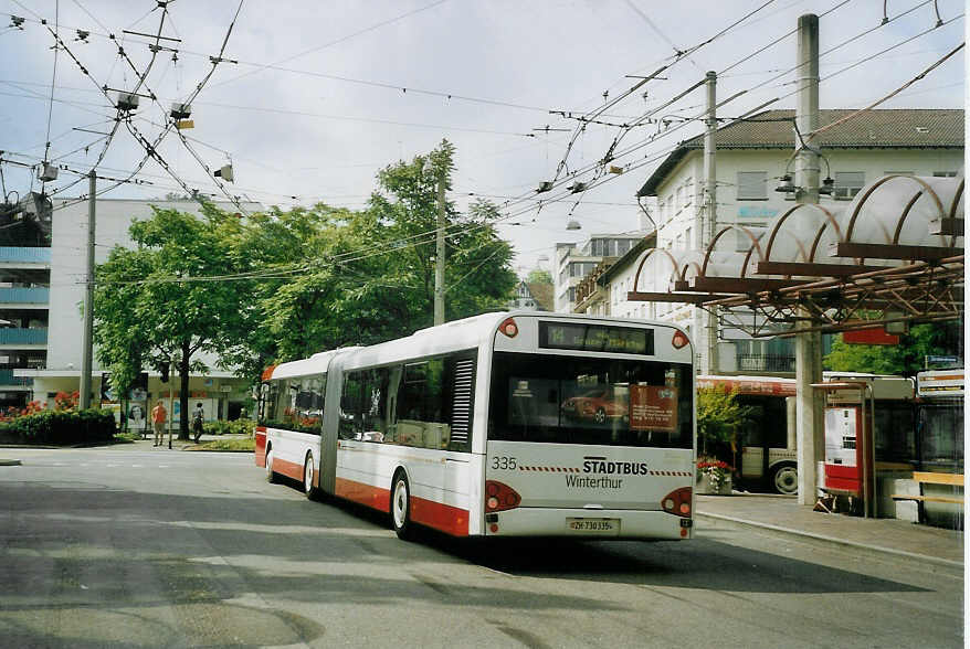 (077'535) - SW Winterthur - Nr. 335/ZH 730'335 - Solaris am 18. Juni 2005 beim Hauptbahnhof Winterthur