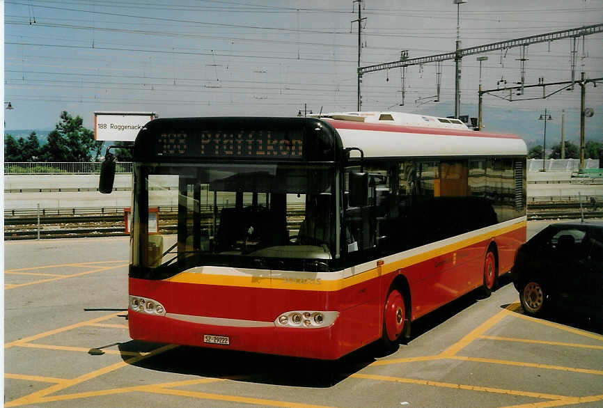 (077'720) - Landolt, Pfffikon - SZ 29'222 - Solaris am 18. Juni 2005 beim Bahnhof Pfffikon