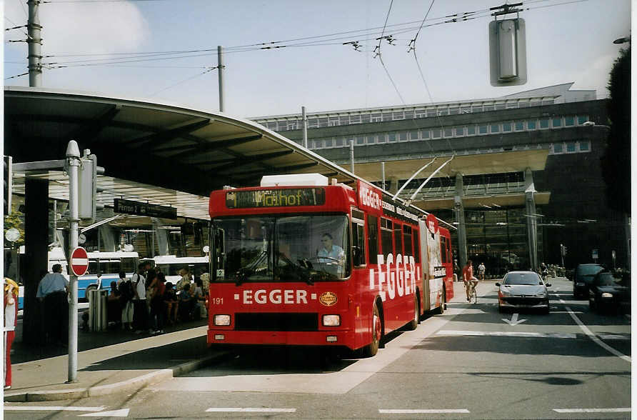 (077'803) - VBL Luzern - Nr. 191 - NAW/Hess Gelenktrolleybus am 18. Juni 2005 beim Bahnhof Luzern