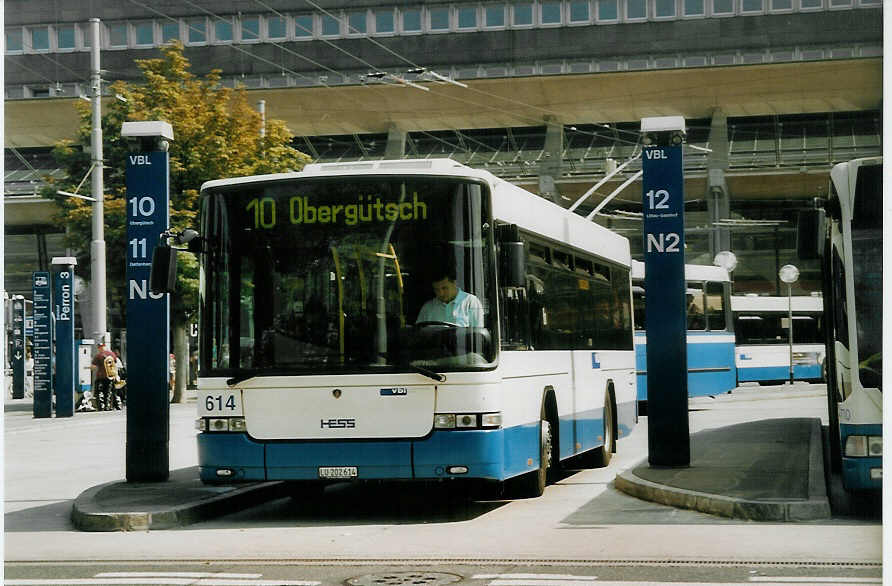 (077'810) - VBL Luzern - Nr. 614/LU 202'614 - Scania/Hess am 18. Juni 2005 beim Bahnhof Luzern