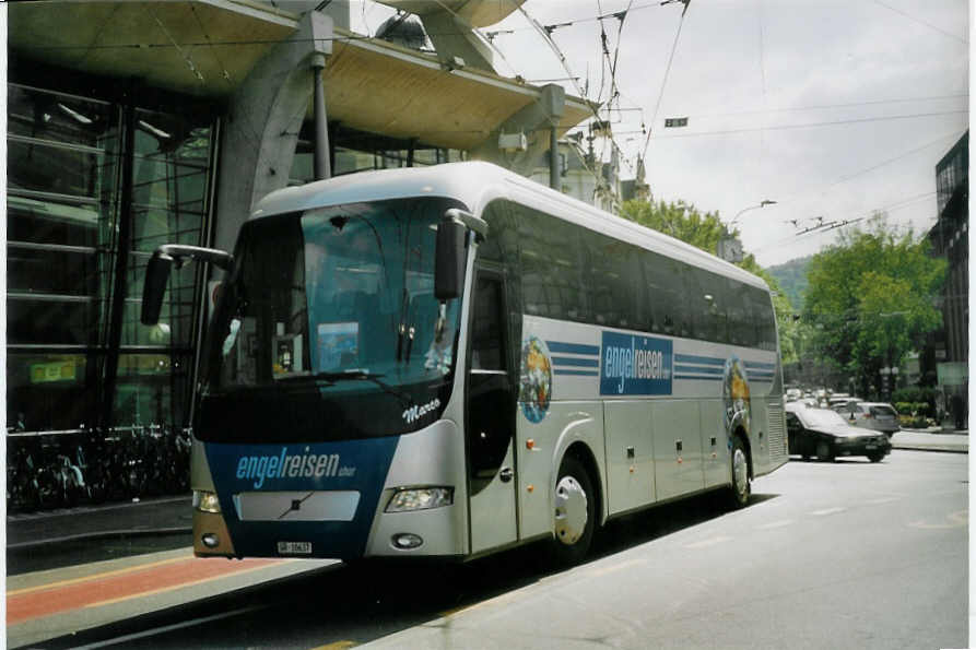 (077'818) - Engel, Chur - GR 10'637 - Volvo/Barbi am 18. Juni 2005 beim Bahnhof Luzern