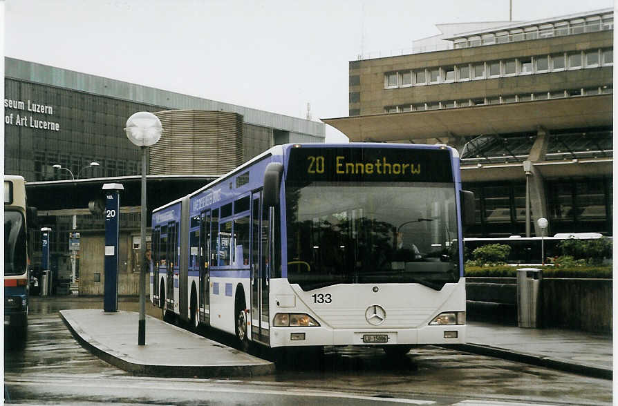 (078'418) - VBL Luzern - Nr. 133/LU 15'006 - Mercedes am 11. Juli 2005 beim Bahnhof Luzern