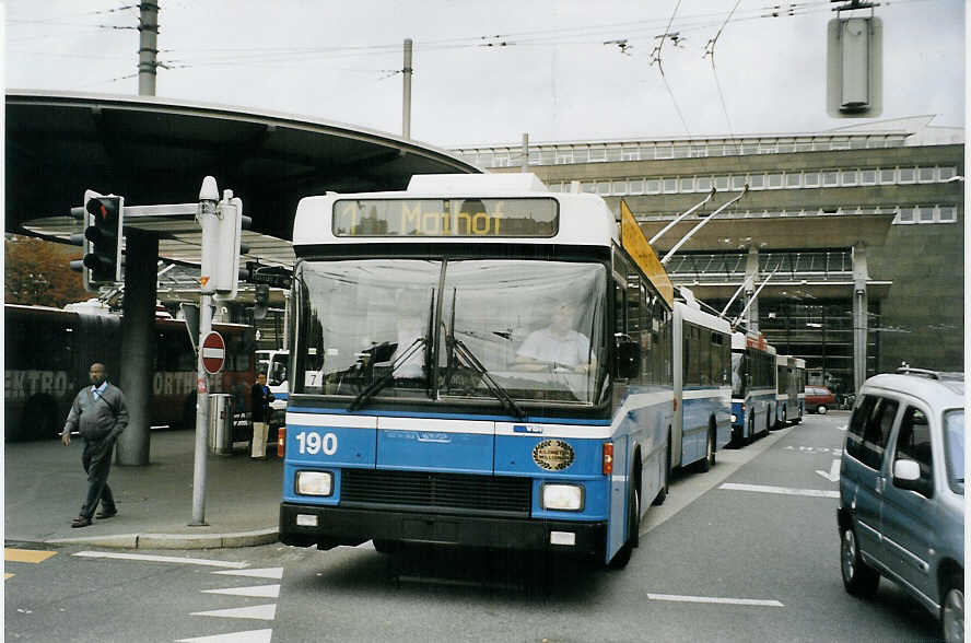(078'516) - VBL Luzern - Nr. 190 - NAW/Hess Gelenktrolleybus am 11. Juli 2005 beim Bahnhof Luzern