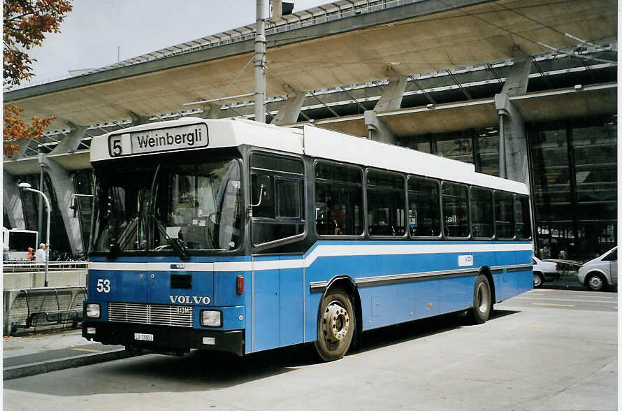(078'520) - VBL Luzern - Nr. 53/LU 15'053 - Volvo/Hess am 11. Juli 2005 beim Bahnhof Luzern