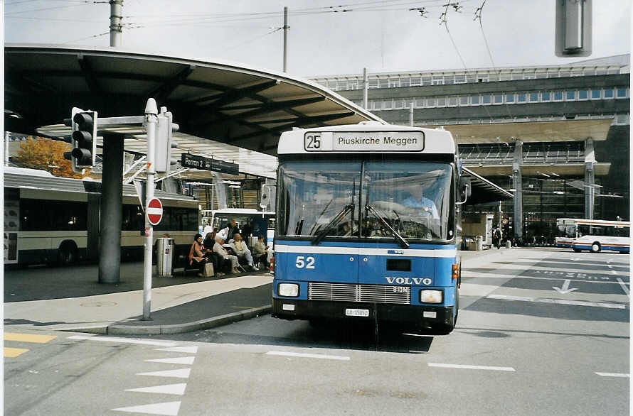 (078'530) - VBL Luzern - Nr. 52/LU 15'052 - Volvo/Hess am 11. Juli 2005 beim Bahnhof Luzern