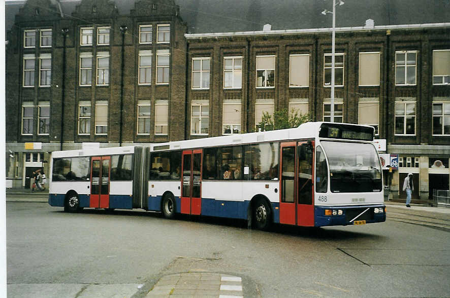 (078'701) - GVB Amsterdam - Nr. 488/VL-36-TX - Volvo/Berkhof am 20. Juli 2005 beim Bahnhof Amsterdam