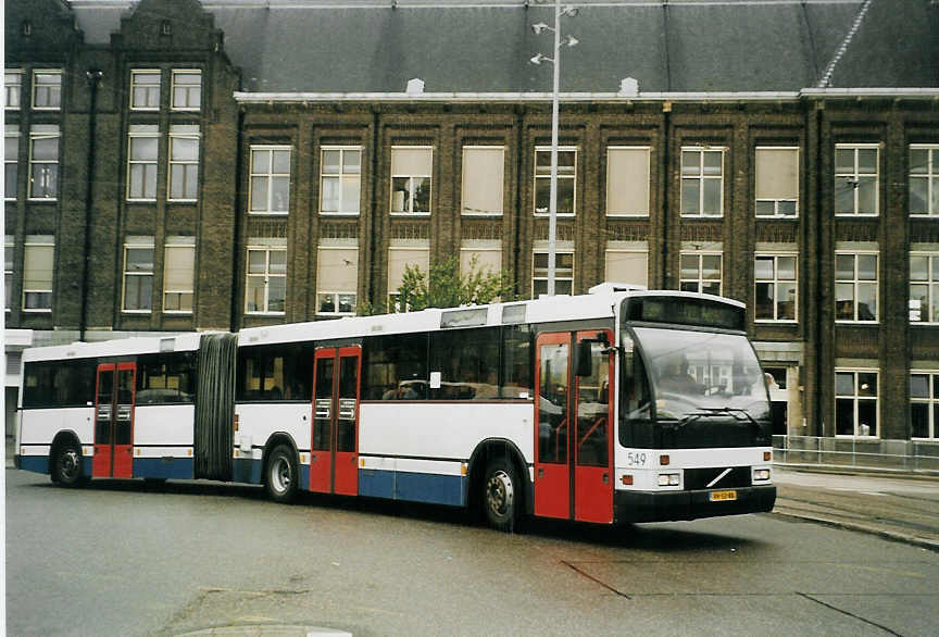(078'703) - GVB Amsterdam - Nr. 549/VV-53-RK - Volvo/Berkhof am 20. Juli 2005 beim Bahnhof Amsterdam