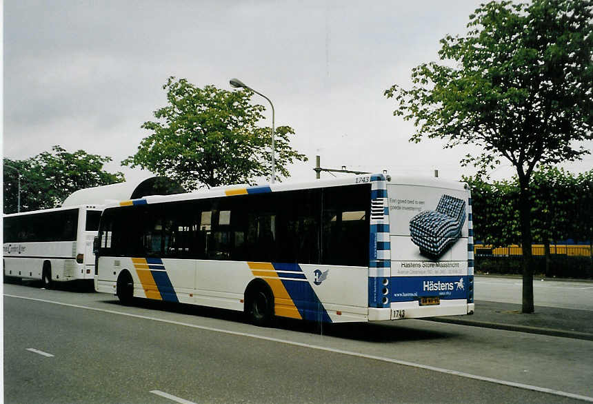 (079'004) - Hermes, Kampen - Nr. 1743/BN-NV-98 - VDL Berkhof am 23. Juli 2005 beim Bahnhof Maastricht